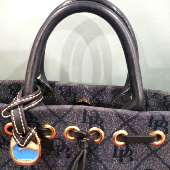 EUC DOONEY BOURKE SIGNATURE JACQUARD SATCHEL. - Picture 15 of 16